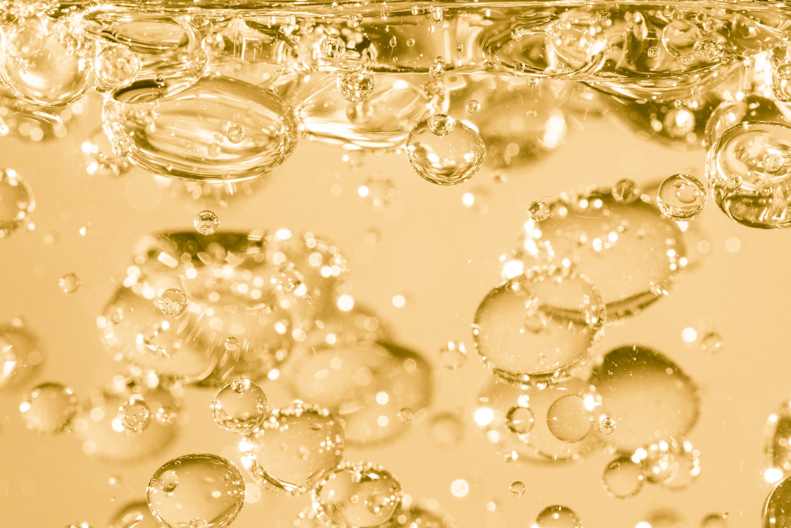 golden-underwater-bubbles-abstract-oil
